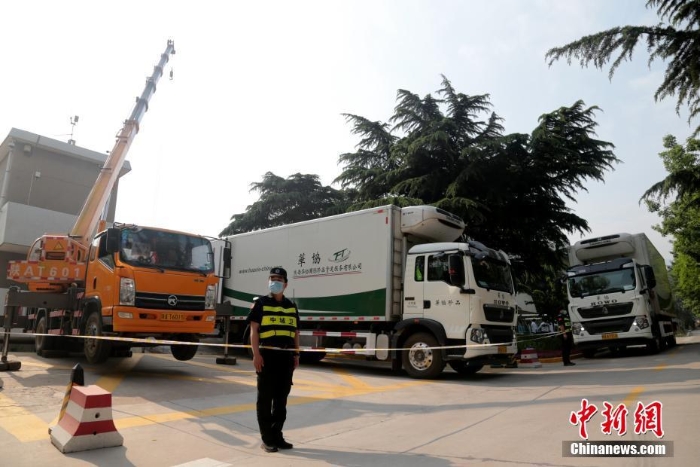 秦陵銅車馬啟運“搬家”