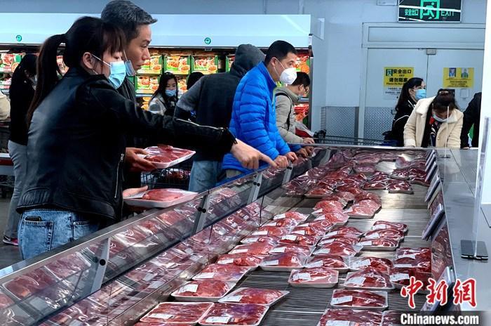 資料圖：福州市民在超市購買豬肉。 <a target='_blank' href='http://www.chinanews.com/'>中新社</a>記者 王東明 攝