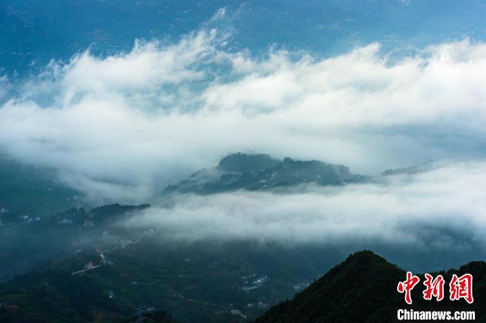 三峽庫區(qū)雨后云霧升騰。　雷勇 攝