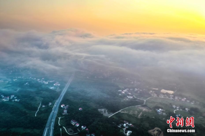 【沿著高速看中國】航拍江西九江繞城高速廬山青山湖大橋