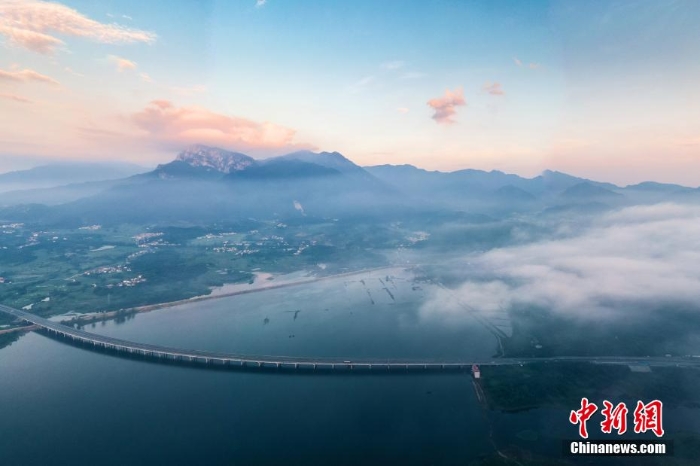 【沿著高速看中國】航拍江西九江繞城高速廬山青山湖大橋