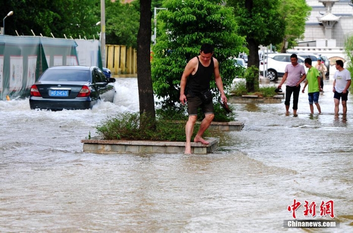 超強降水致福建多地積水內(nèi)澇 近9萬人次轉(zhuǎn)移