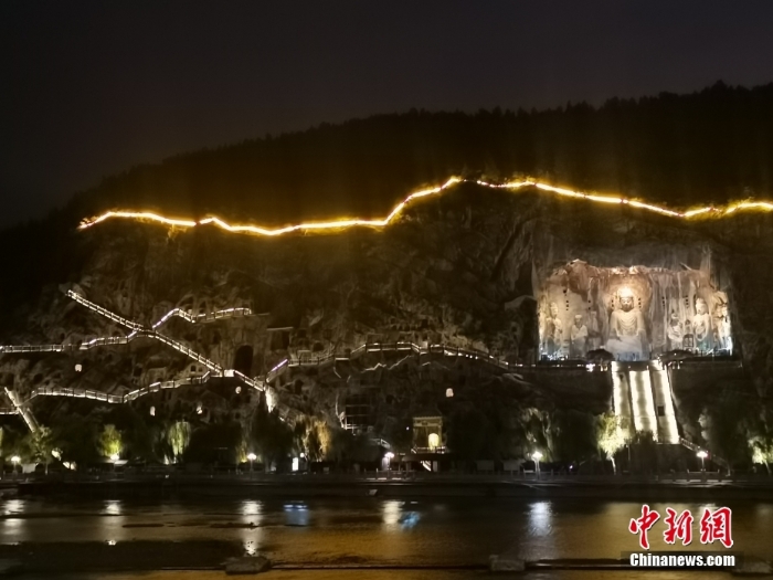 河南洛陽(yáng)龍門(mén)石窟夜景 蔚為壯觀(guān)神秘莫測(cè)