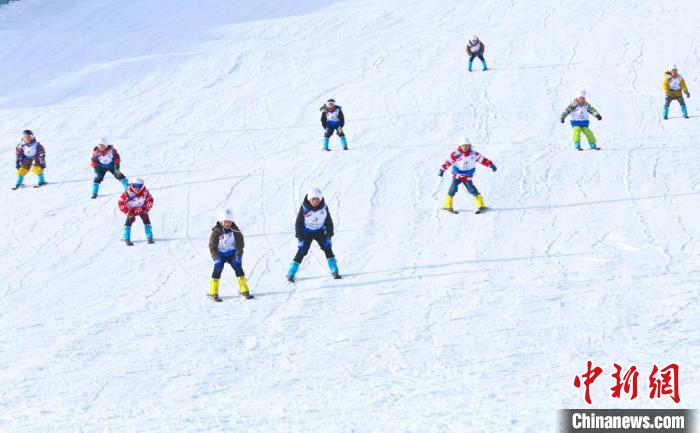 圖為甘肅省張掖市山丹縣組織的滑雪比賽。(資料圖) 張掖市委宣傳部供圖