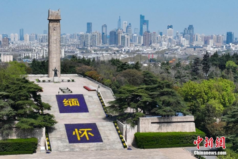 清明節(jié)將至 南京雨花臺(tái)布置花壇緬懷先烈