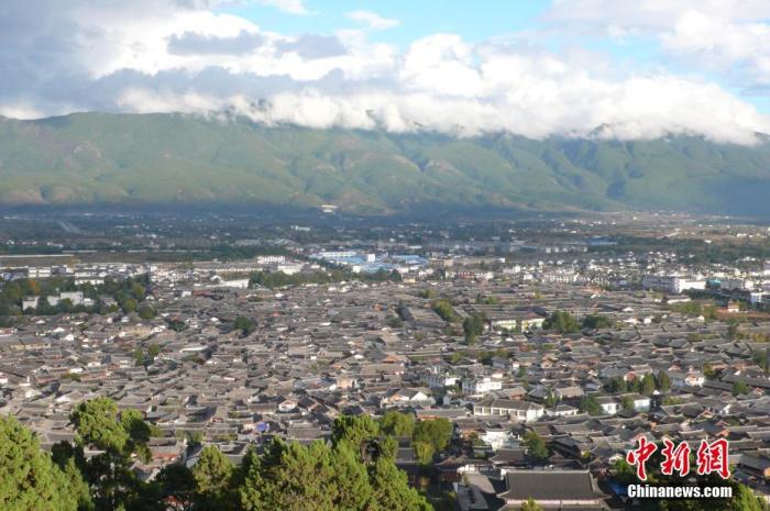 麗江古城遠(yuǎn)景。程惠敏 攝 圖片來源：CTPphoto