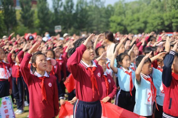 東營市廣饒縣興安小學(xué)第三屆春季田徑運動會開幕