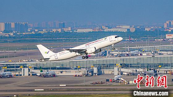 中國(guó)大型客機(jī)C919：首家用戶首架飛機(jī)首次飛行