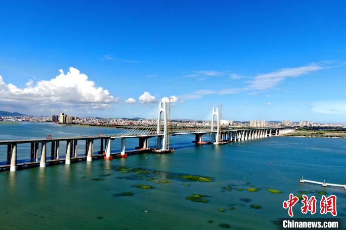 航拍福廈高鐵跨海大橋。　南昌鐵路供圖