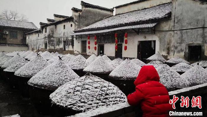 游埠古鎮(zhèn)醬油坊雪景?！潜?攝