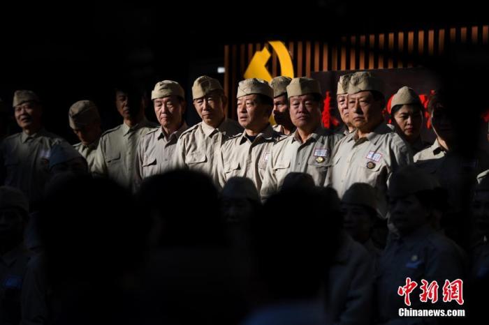 1月16日，由云南滇西抗戰(zhàn)歷史文化研究會-南僑機(jī)工學(xué)會與937文創(chuàng)園區(qū)共同策劃完成的文創(chuàng)項(xiàng)目“937滇緬公路體驗(yàn)館”在昆明開館。觀眾可在館內(nèi)了解滇緬公路的修建、南僑機(jī)工支援抗戰(zhàn)等歷史。 <a target='_blank' href='/'>中新社</a>記者 康平 攝