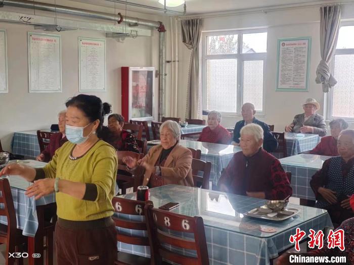 (資料圖)山東淄博從“一餐熱飯”破題養(yǎng)老服務(wù)“最后一公里”?！∈茉L(fǎng)者供圖