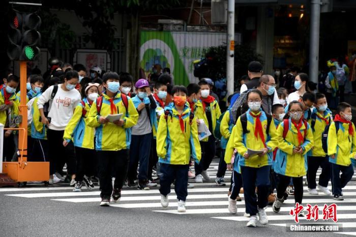 圖為福州部分區(qū)域?qū)W校恢復(fù)線下授課。王東明 攝