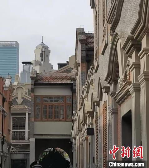 從一磚一瓦一門窗，到老建筑群墻壁上那些斑駁痕跡、甚至每一塊特殊花紋的地磚，修繕團(tuán)隊(duì)都盡量保留或還原?！￡愳o 攝