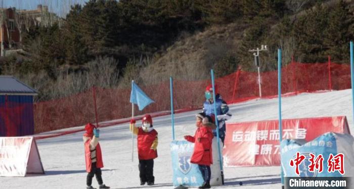 圖為民眾體驗冰雪項目。