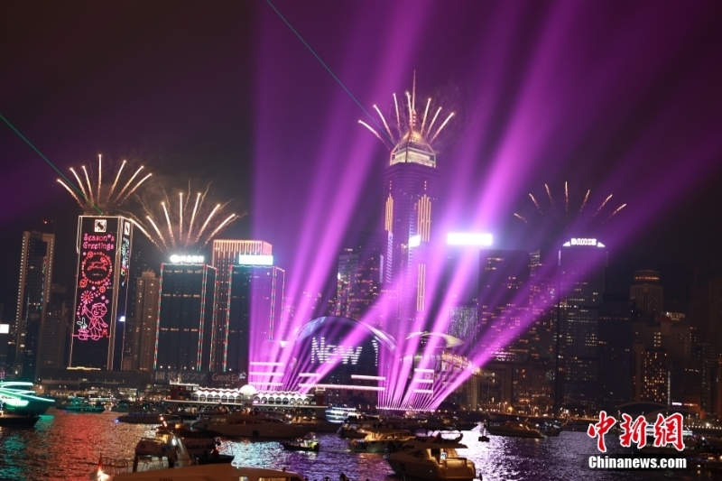 香港維多利亞港2023年零時再迎新年煙花