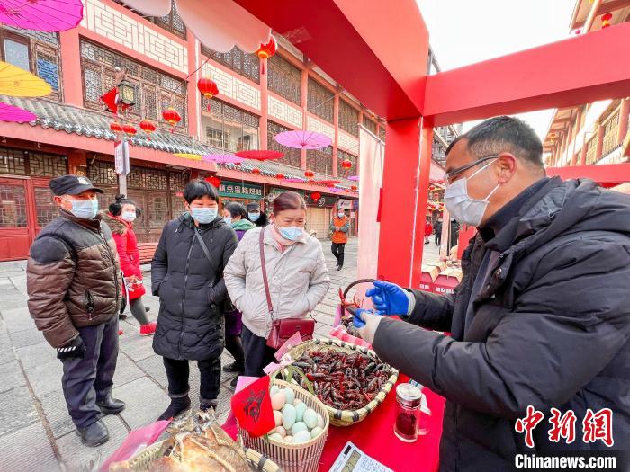 武漢廟會年味濃特色農(nóng)產(chǎn)品備受青睞