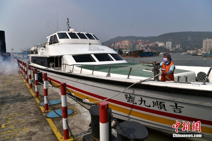 圖為“吉順9號” 客輪抵達黃岐客運碼頭。<a target='_blank' href='/'>中新社</a>記者 張斌 攝