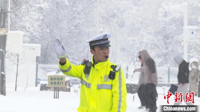 新疆阿勒泰市迎強(qiáng)降雪天氣