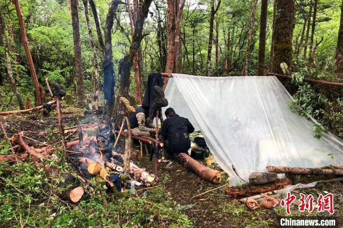 資料圖為2021年3月，拉郊邊境派出所德瑪龍4號(hào)臨時(shí)執(zhí)勤點(diǎn)的薄膜帳篷。　拉郊邊境派出所 供圖