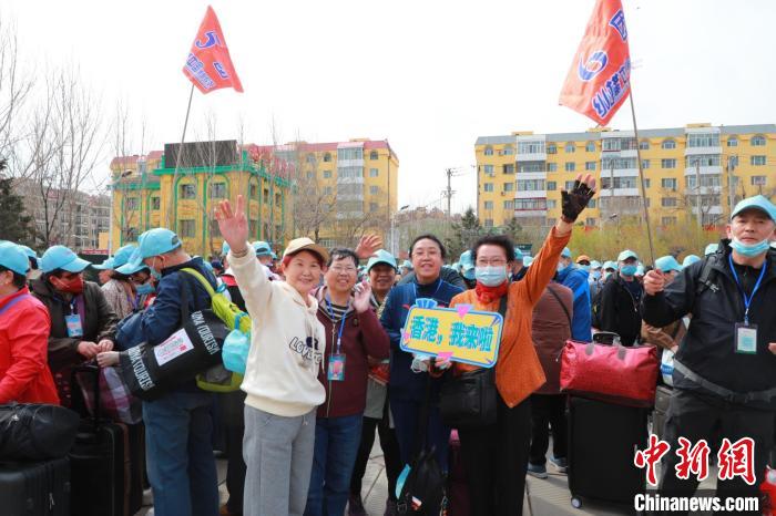 春風吹暖旅游經(jīng)濟哈鐵開出超700人旅游專列