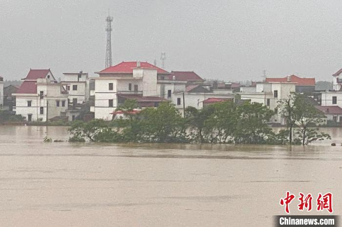 江西遭遇入汛以來最強(qiáng)暴雨天氣10地出現(xiàn)特大暴雨