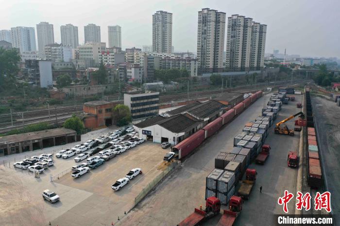 荊門車站從2022年2月開始承接長城汽車運(yùn)輸業(yè)務(wù) 陳龍 攝