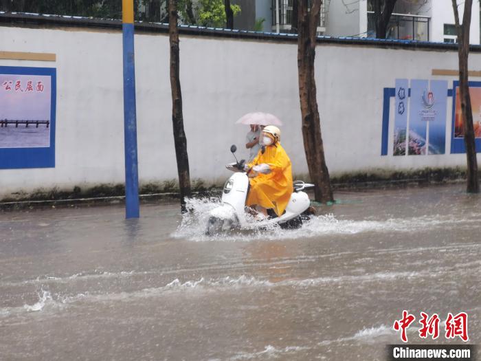 廣西沿海出現(xiàn)特大暴雨6小時雨量打破當?shù)貧v史極值