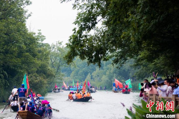 國家級(jí)非遺五常龍舟勝會(huì)舉行再現(xiàn)“龍騰水鄉(xiāng)”盛景