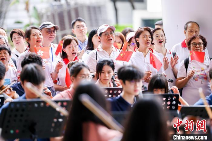 香港舉行快閃音樂(lè)會(huì)慶祝香港回歸26周年