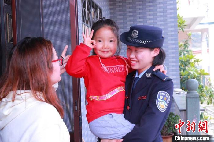 “Z世代”女警趙夢(mèng)扎根基層為民解憂(yōu)當(dāng)好“貼心人”