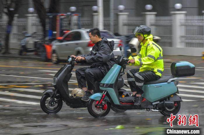 圖為?？谑忻衩坝瓿鲂??！●樤骑w 攝