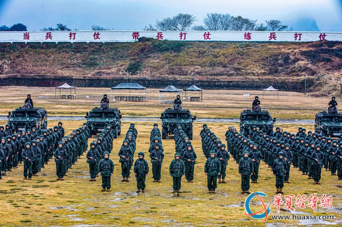 1.官兵整齊列陣參加開訓(xùn)動(dòng)員會(huì)。 黃卓森  攝_副本