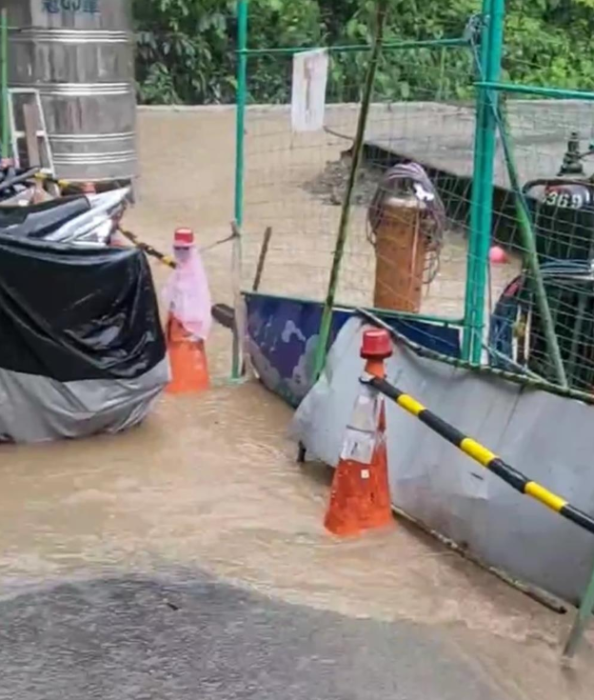 臺北市豪雨襲擊 信義區(qū)建筑工地淹水