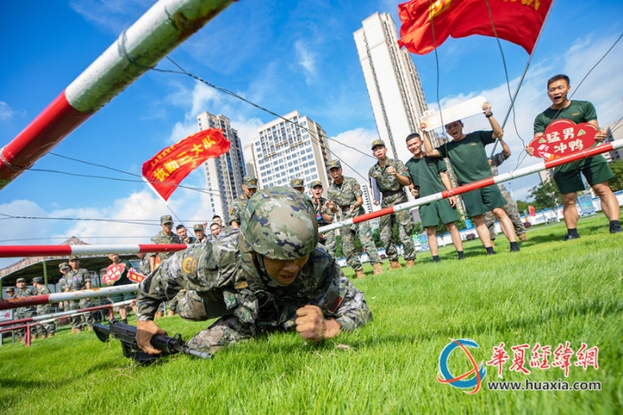 4、2024年7月4日，武警廣西總隊(duì)桂林支隊(duì)組織召開軍人運(yùn)動會暨創(chuàng)破紀(jì)錄比武競賽。圖為參賽官兵正在全力以赴參與競賽。（施晨洲 攝）_副本