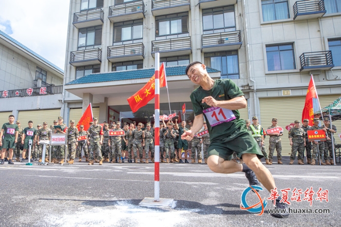 5、2024年7月4日，武警廣西總隊(duì)桂林支隊(duì)召開軍人運(yùn)動會暨創(chuàng)破紀(jì)錄比武競賽。圖為參賽官兵正在進(jìn)行30米X2蛇形跑競賽。（施晨洲 攝）_副本