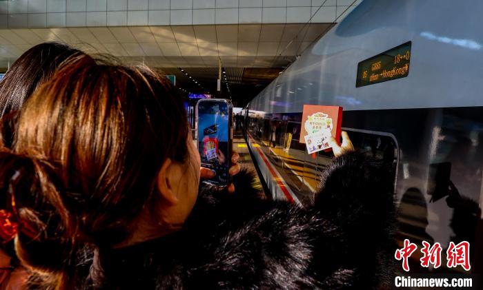 武漢首開至香港始發(fā)高鐵列車